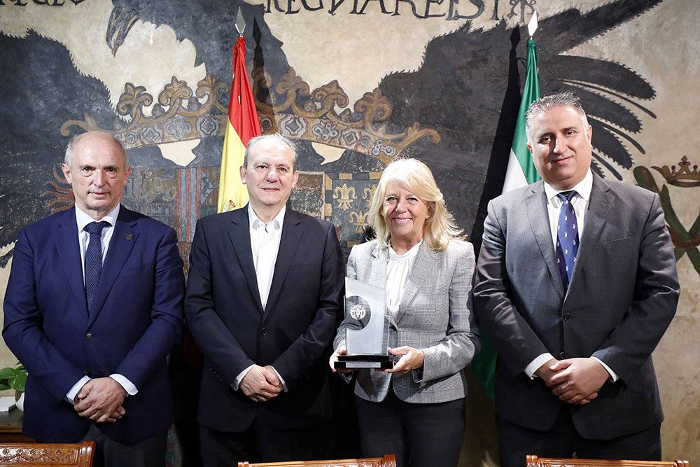 El Ayuntamiento recibe el Premio Ingenio Ciudad Inteligente 2022 por la implantación de la videovigilancia y su apuesta por un plan de digitalización del municipio