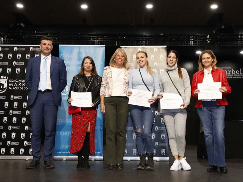 La alcaldesa subraya la “apuesta clara” del Ayuntamiento por la formación con cerca de 8.000 plazas de cursos gratuitos ofrecidas en este mandato para facilitar la inserción laboral y mejorar la empleabilidad