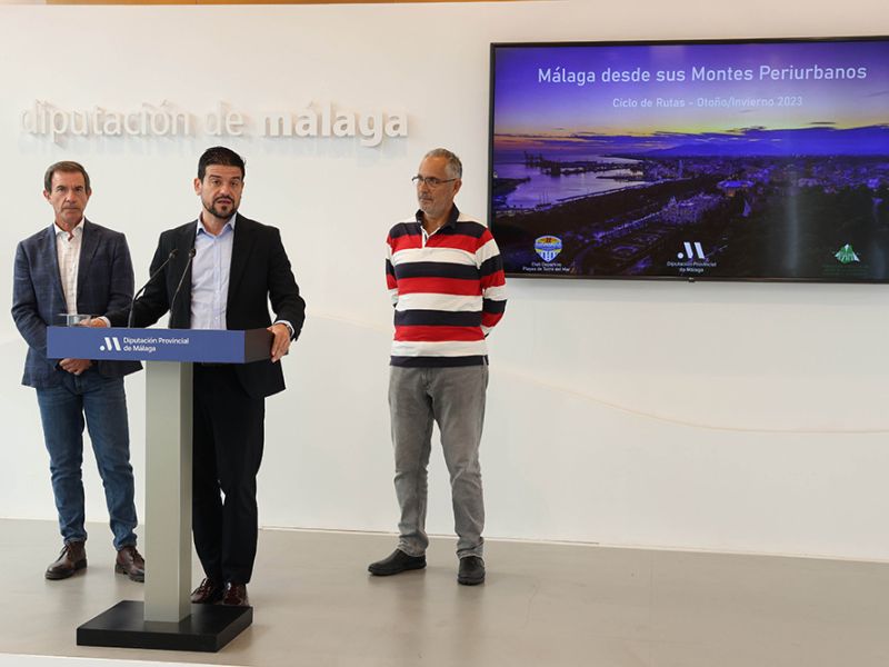 La Diputación apoya una iniciativa senderista para recorrer diez montes del entorno de Málaga