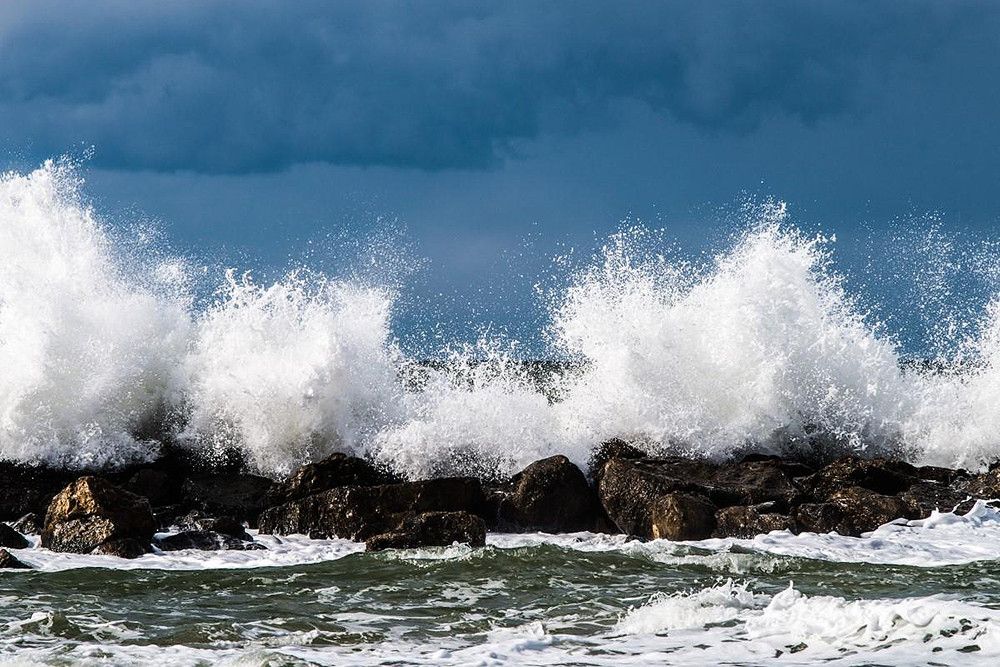 Protección Civil y Emergencias mantiene la alerta por temporal con fuerte oleaje, vientos intensos y precipitaciones en la Península y Baleares durante todo el fin de semana