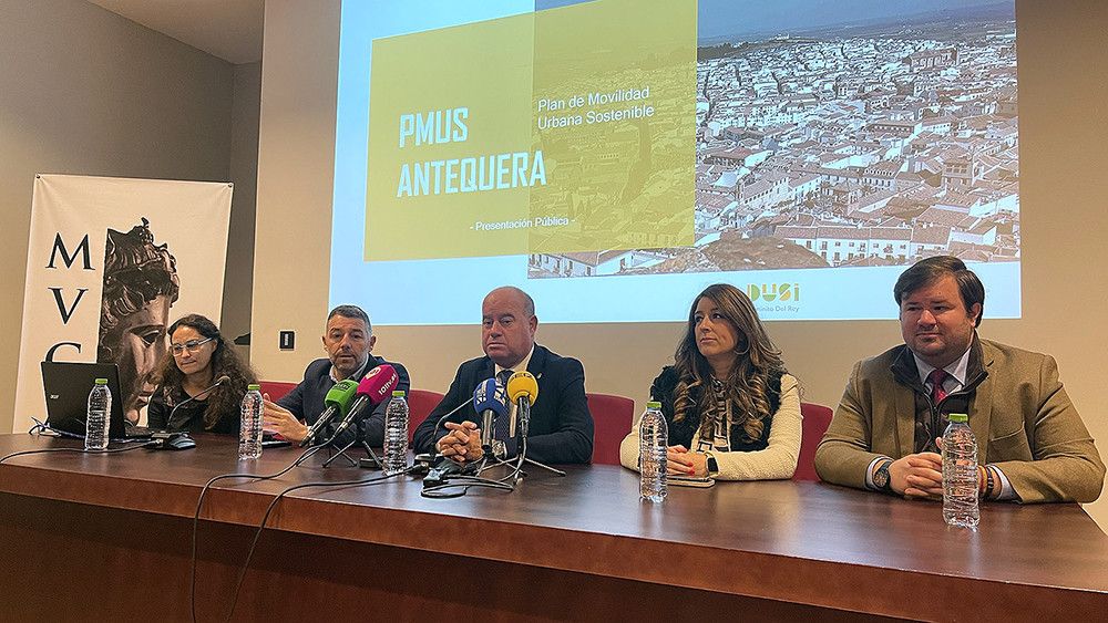 Un plan promovido por la Diputación plantea 52 acciones para fomentar el transporte público, los itinerarios peatonales y mejorar la movilidad en Antequera
