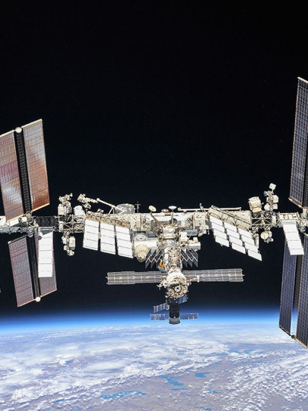 El Consejo de Roscosmos aprueba prolongar la vida del segmento ruso de la EEI hasta 2028