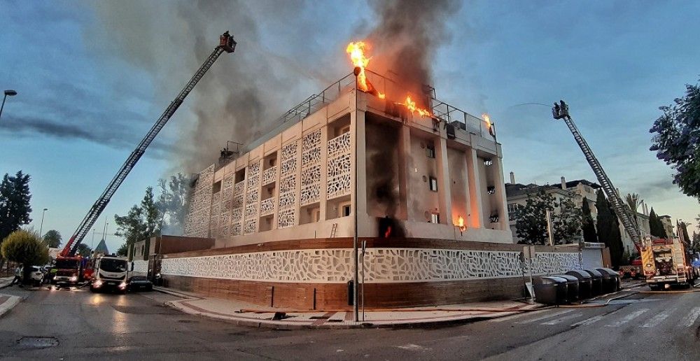 Una persona ha fallecido y nueve han resultado heridas en el incendio del hotel Sisu Boutique
