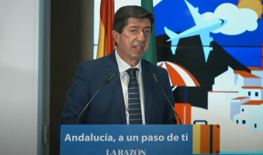 Juan Marín asegura que "2021 va ser un año en el que vamos a empezar a crecer y llegar hasta los 23 millones de turistas"