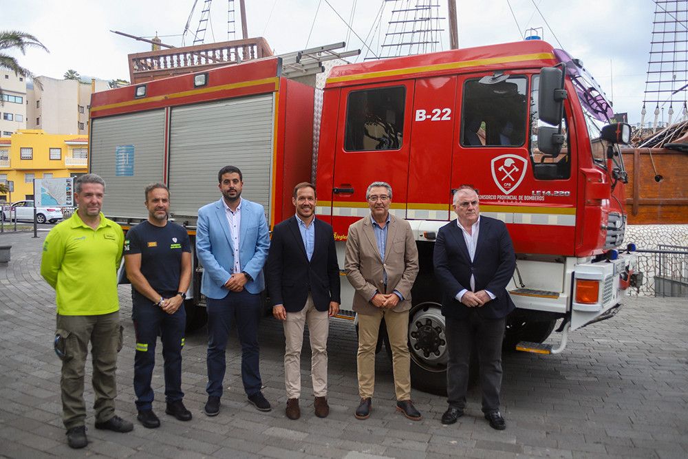 La Diputación cede un camión de bomberos al Cabildo de La Palma para mejorar su servicio de extinción de incendios
