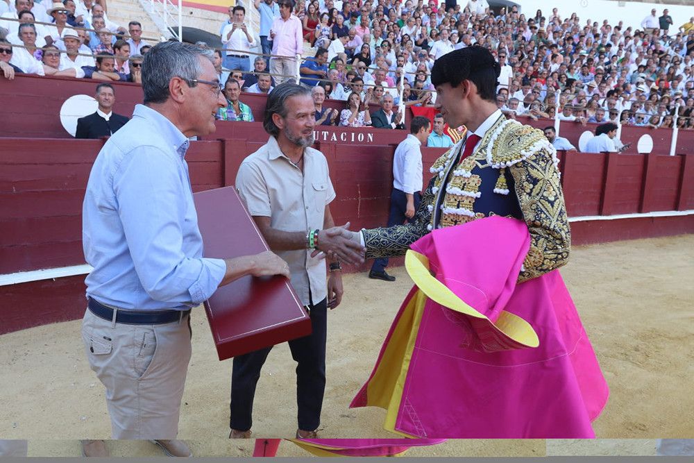 Jiménez Fortes regresa a La Malagueta y recibe el Estoque de Plata de la Diputación por la mejor faena en la feria de 2018