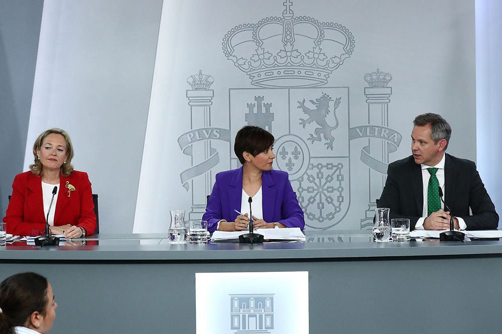 El Consejo de Ministros remite a las Cortes el proyecto de ley que impone la paridad entre mujeres y hombres en la política, la Administración y las grandes empresas