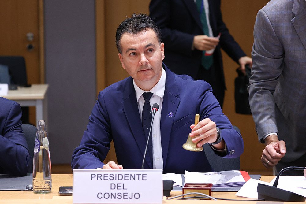 La Comisión Europea flexibiliza la reducción de emisiones y relaja la "transición verde" para adaptarse a unos plazos "realistas"