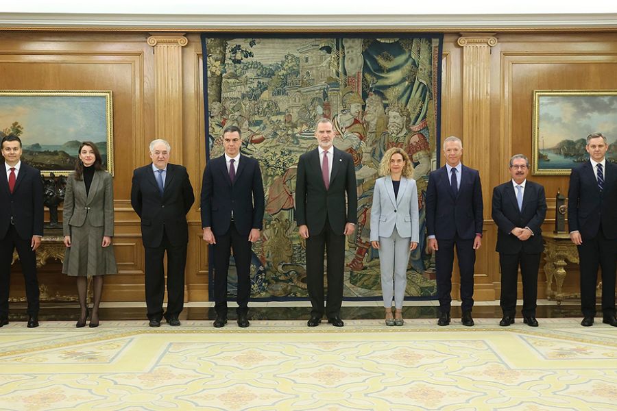 Prometen sus cargos ante el rey los nuevos ministros de Industria y de Sanidad