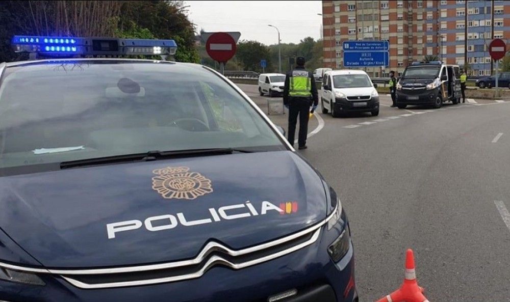 Detenida en un control en Estepona una mujer que escondía 50 papelinas de droga bajo la mascarilla sanitaria que llevaba puesta