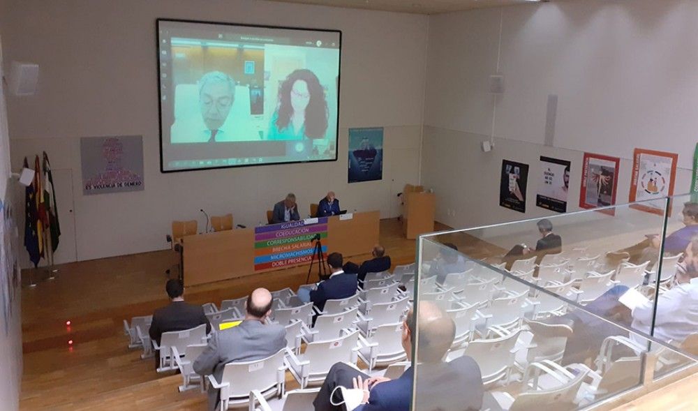 Igualdad destinará 2 millones de euros a un proyecto de innovación para impulsar la nueva Teleasistencia