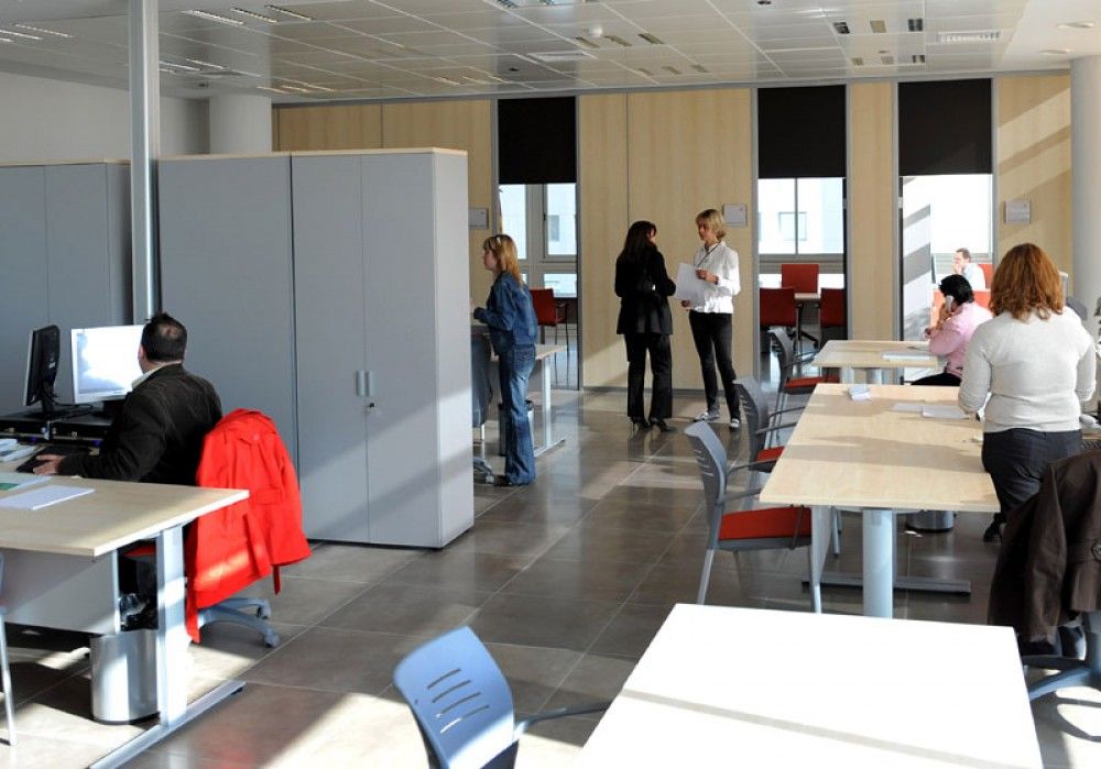 El 27% de las solicitudes en las Oficinas de Extranjería se tramitaron en 2020 de forma digital y los trámites redujeron los plazos hasta en un 50%