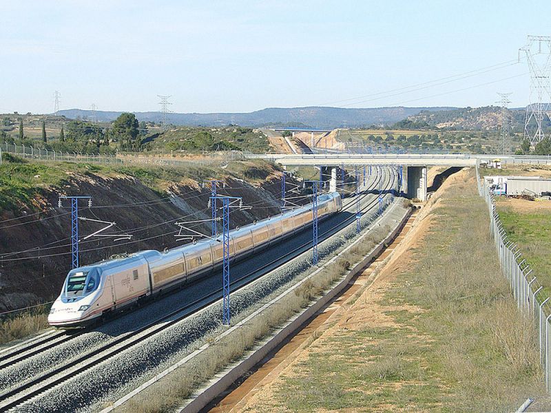Termina el programa Verano Joven con 4 millones de viajes realizados en autobús y tren con descuentos de hasta el 90%