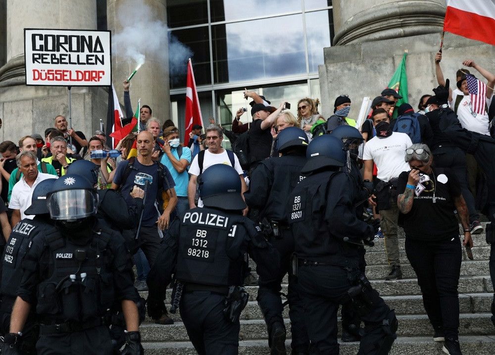 La Junta de Andalucía da marcha atrás y requiere primero el aval judicial para prohibir el acceso al ocio nocturno a los no vacunados