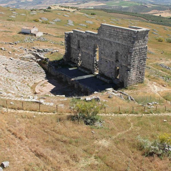 Terminan las obras de conservación del teatro romano en el yacimiento arqueológico de Acinipo, en Ronda