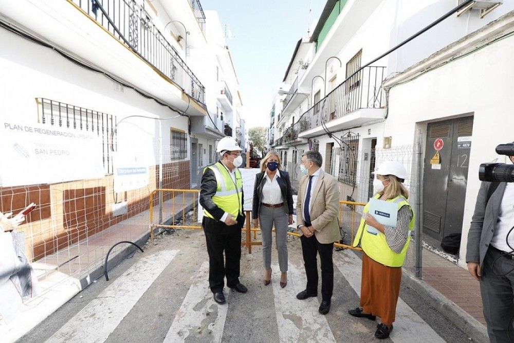El Ayuntamiento acomete la modernización de la zona de Los Catalanes de San Pedro Alcántara con la renovación del saneamiento y la mejora de la accesibilidad