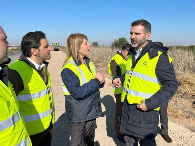 Continúa la construcción de los 2.437 metros de carril bici en las Marismas de Odiel