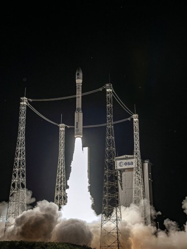 El cohete Vega regresa con éxito tras "repartir" 53 satélites por el espacio