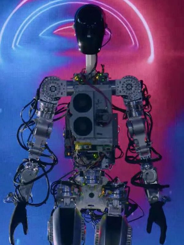 Tesla presenta a Optimus, su robot humanoide doméstico
