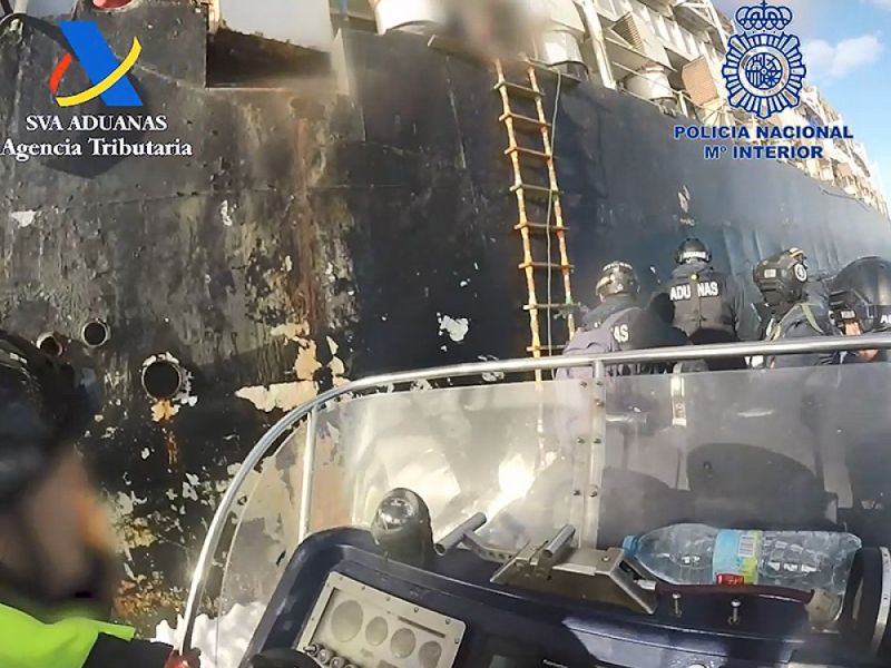 Intervenido al oeste de Canarias un carguero con 4.500 kilos de cocaína procedente de Colombia