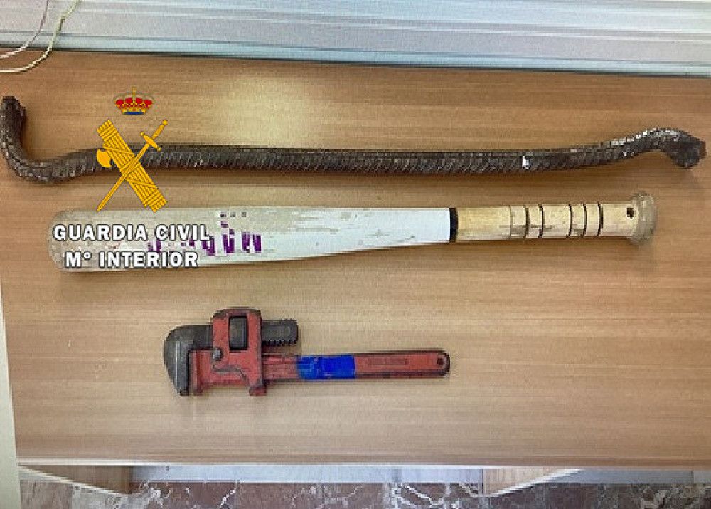 La Guardia Civil detiene a cuatro personas sorprendidos infraganti cuando intentaban robar en una vivienda de Alhaurín de la Torre