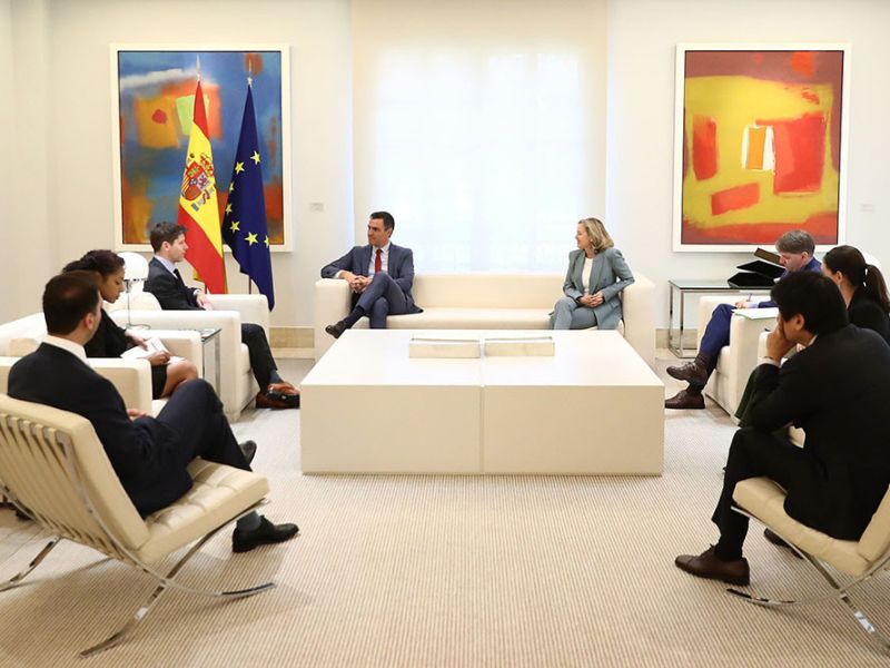 Sam Altman, cofundador de OpenAI, se reúne con Pedro Sánchez para tratar sobre el futuro marco legislativo para la inteligencia artificial