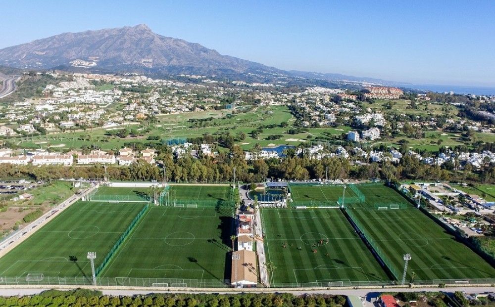 Marbella y Estepona acogerán a 36 equipos nacionales e internacionales de fútbol durante este verano