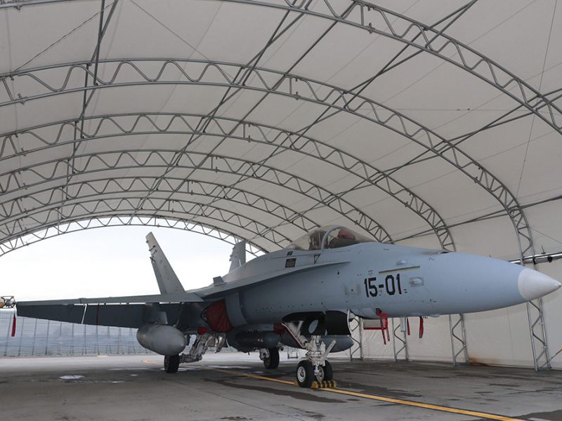 El piloto del F-18 que se ha estrellado en la Base Aérea de Zaragoza ha logrado eyectarse y su vida no corre peligro