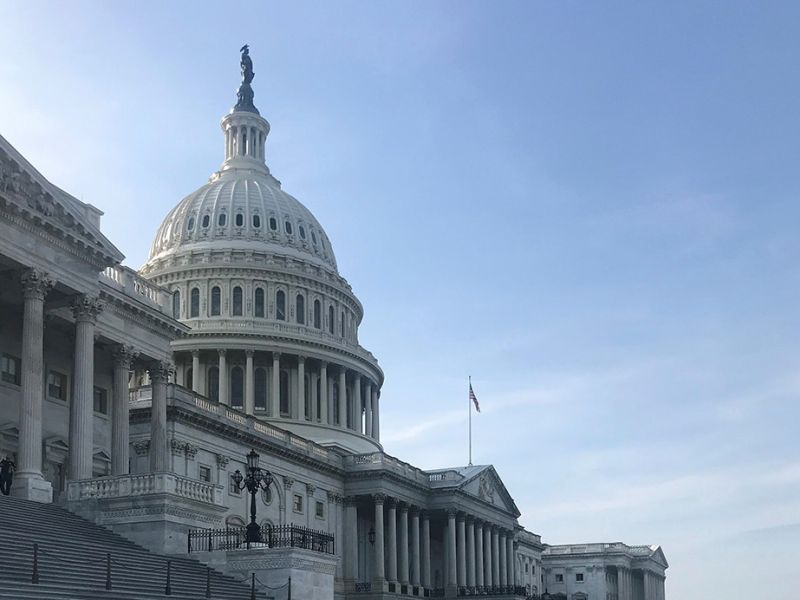 El Congreso de EEUU aprueba un proyecto de ley de financiación provisional al borde del cierre del Gobierno
