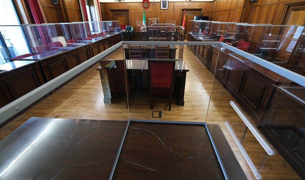 Justicia instala mamparas en el 73% de las salas de vistas andaluzas para garantizar la seguridad