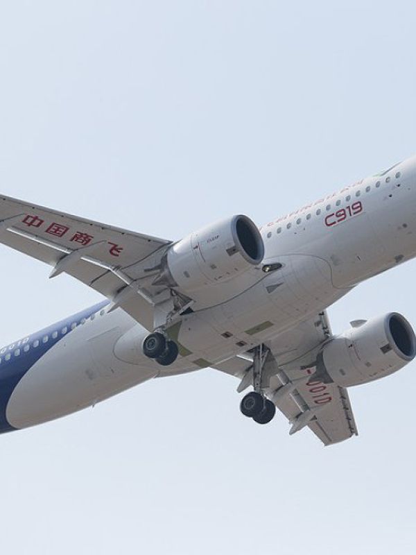 El avión chino C919 comienza los vuelos de demostración