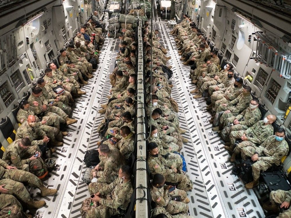 Polémica decisión de Donald Trump al ordenar reducir el número de efectivos en Afganistán e Irak
