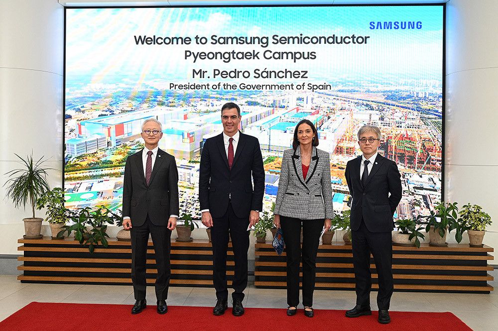 Pedro Sánchez se reúne en Corea del Sur con los máximos responsables de Samsung para presentarles los planes de España para convertirse en un actor mundial relevante en el sector de los semiconductores