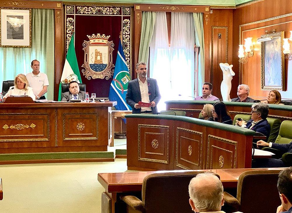 El PSOE exige a la alcaldesa que aclare su situación patrimonial y las adjudicaciones a empresas vinculadas a su familia