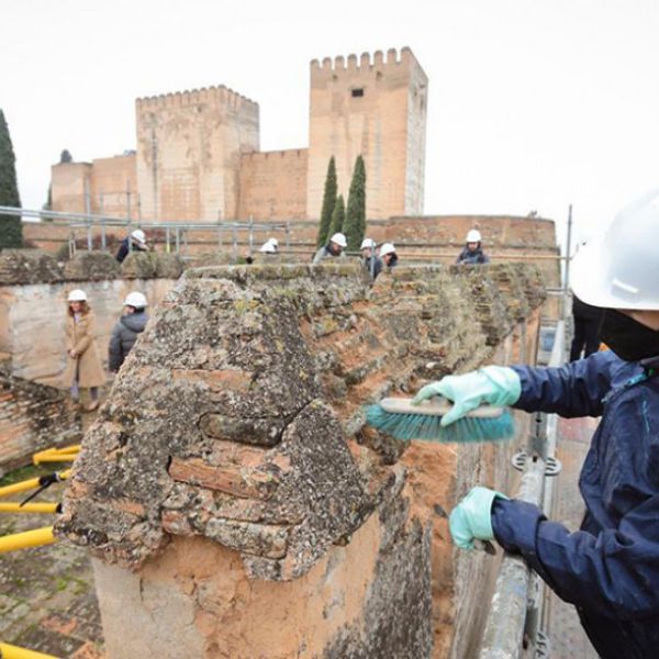 Comienzan los trabajos para frenar el deterioro de los paramentos y almenas de la Torre de Mohamed en Granada