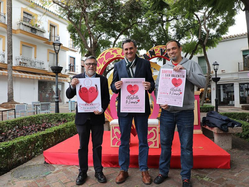 Comerciantes y hosteleros ponen en marcha la campaña Marbella te enamora’ para incentivar las compras en más de una treintena de establecimientos con motivo del Día de San Valentín