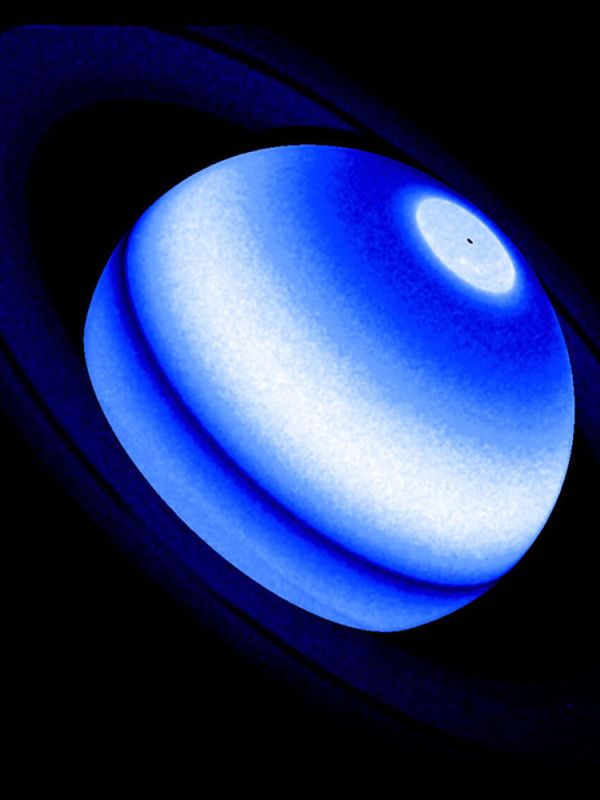 El Hubble descubre que los anillos de Saturno están calentando su atmósfera